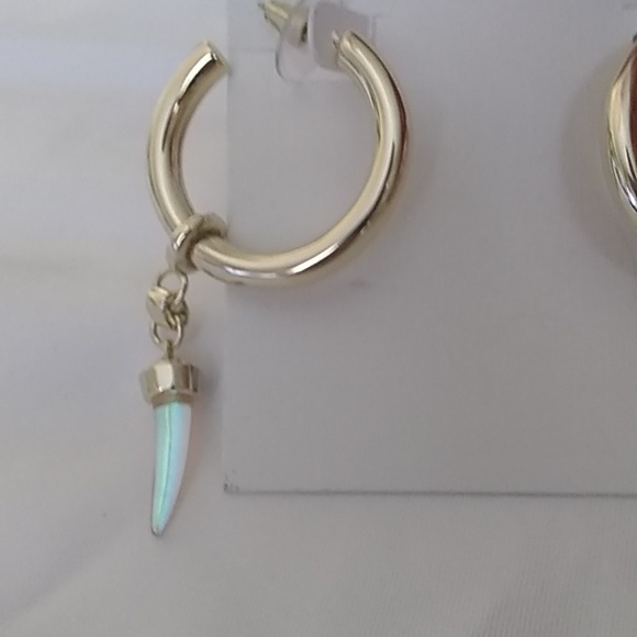 Kendra Scott Earrings - Picture 2 of 3